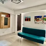 Ludo's Flat Center * باري