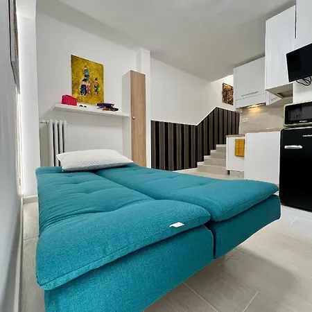 Daire Ludo's Flat Center