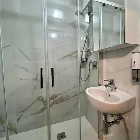 Ludo's Flat Center *