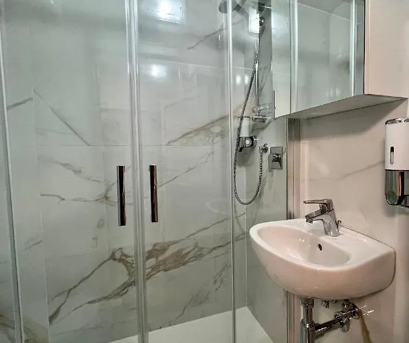 Ludo's Flat Center *