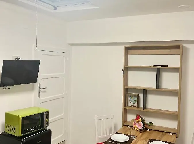 Ludo's Flat Center דירה בארי